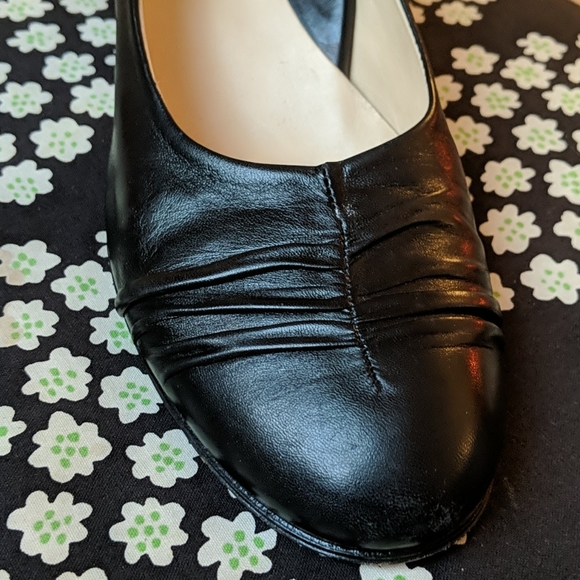 Taryn Rose leather pumps - Picture 8 of 8